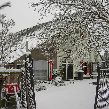 Tatil Evi Cosy With A Garden, Cleaning Included