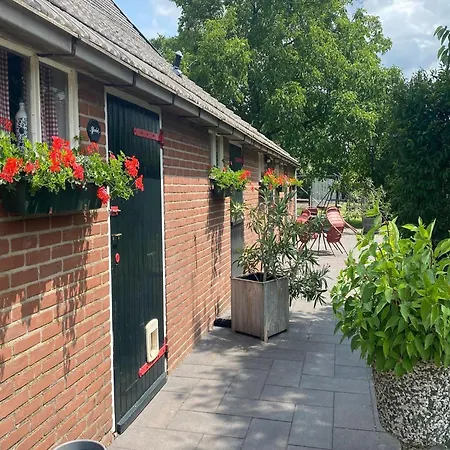 Сasa de vacaciones In With Garden, Cleaning Included Bergen op Zoom